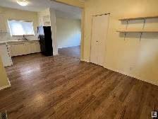 2 Bedroom House with Overize Garage - Photo 4
