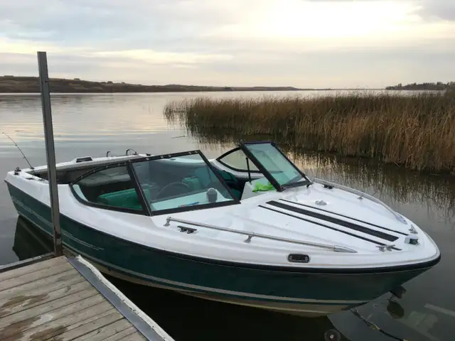 1980 18 ft Fibreglass V Nose Silverline Boat