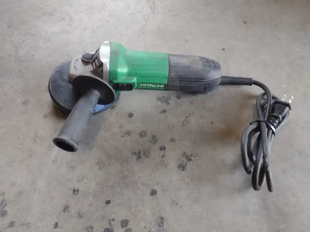 Meuleuse (grinder) hitachi 4''1/2 en tres bonne condition