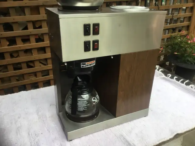 BUNN MODEL VPR 2 BURNER COFFEE MAKER
