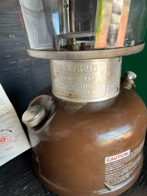 VINTAGE COLEMAN LANTERN & METAL CARRYING CASE
