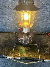 VINTAGE COLEMAN LANTERN & METAL CARRYING CASE - Photo 3