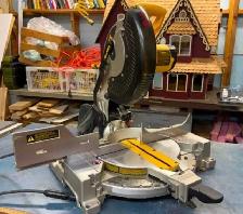 Dewalt 10' single  compound miter saw