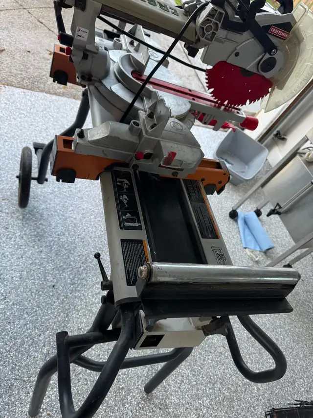 Saw with a stand