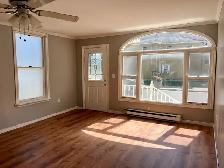 BUSINESS SPACE FOR RENT – 260 SQ FT – MAIN INTERSECTION