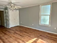 BUSINESS SPACE FOR RENT – 260 SQ FT – MAIN INTERSECTION - Photo 2