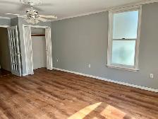 BUSINESS SPACE FOR RENT – 260 SQ FT – MAIN INTERSECTION - Photo 3