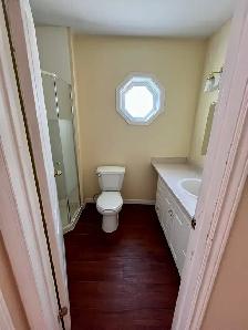 BUSINESS SPACE FOR RENT – 260 SQ FT – MAIN INTERSECTION - Photo 4
