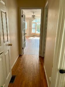 BUSINESS SPACE FOR RENT – 260 SQ FT – MAIN INTERSECTION - Photo 6