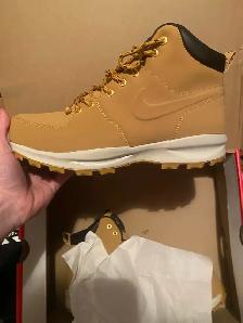 Nike manoa boots