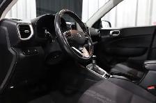 2025 Hyundai Venue Preferred Preferred IVT w/Two-Tone - Photo 13