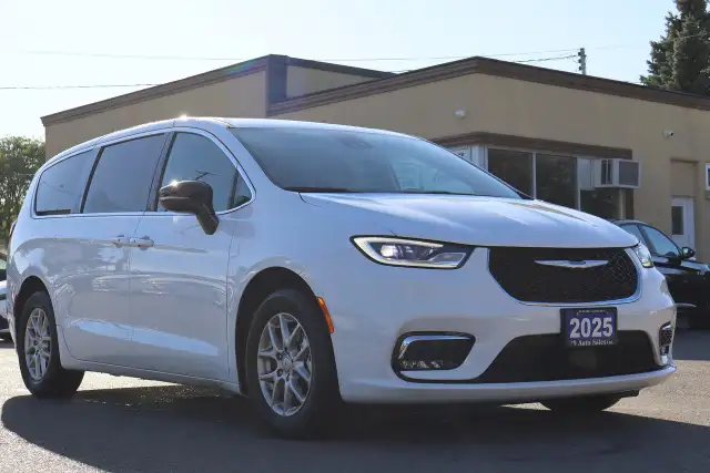 2025 Chrysler Pacifica Select FWD