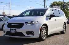 2025 Chrysler Pacifica Select FWD - Photo 3