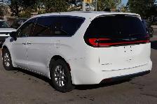 2025 Chrysler Pacifica Select FWD - Photo 4