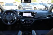 2025 Chrysler Pacifica Select FWD - Photo 11
