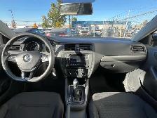 2017 Volkswagen Jetta TSI | Power Tailgate | Reverse Camera - Photo 24