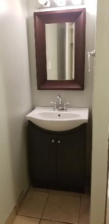 NEWLY RENOVATED  ROOMS FOR RENT STUDENTS  BY ALGONQUIN CARLETO - Photo 2