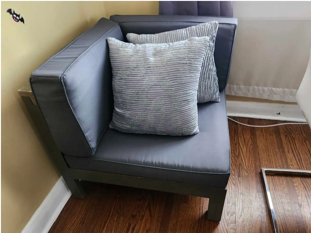 Corner lounge chair