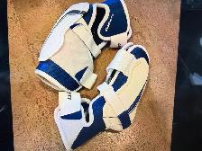 Hockey  Gear - MINT Condition - Photo 7