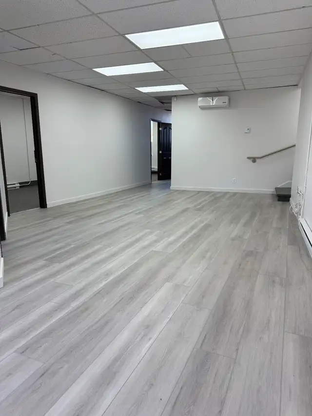 OFFICE SPACE FOR RENT/ BUREAU A LOUER