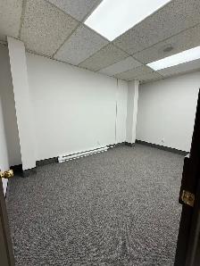 OFFICE SPACE FOR RENT/ BUREAU A LOUER - Photo 4