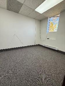 OFFICE SPACE FOR RENT/ BUREAU A LOUER - Photo 5