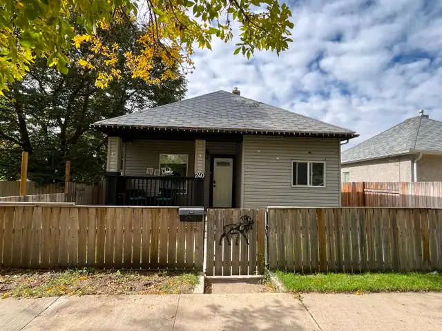 MLS#A2347565 - 240 20 Street N Lethbridge, AB