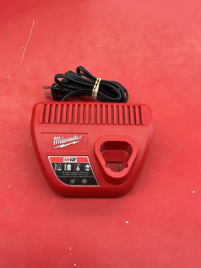 chargeur Milwaukee m12