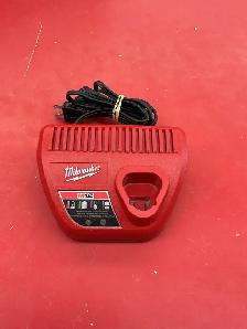 chargeur Milwaukee m12
