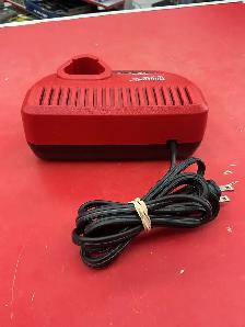 chargeur Milwaukee m12 - Photo 2