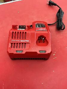 chargeur de batterie Milwaukee m12 & m18 - Photo 2