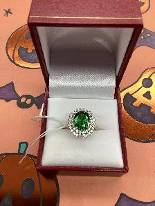 bague en or avec pierre verte