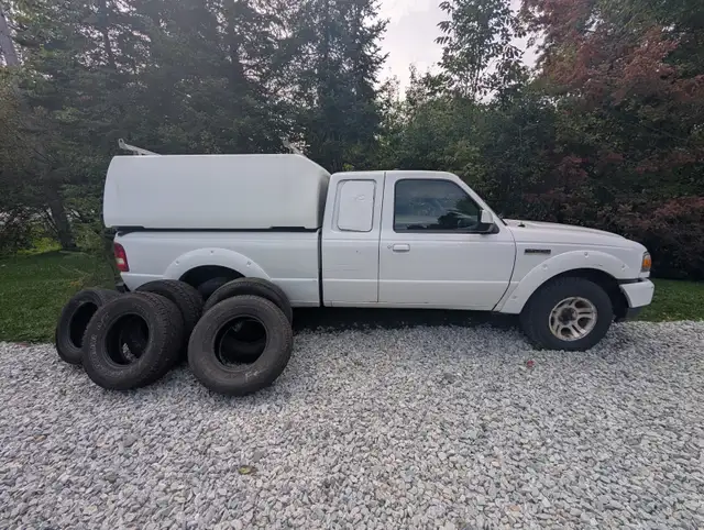 Ford Ranger 2011 avec boîte fermée / with Truck Cap