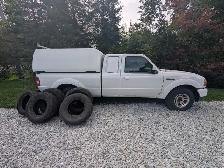 Ford Ranger 2011 avec boîte fermée / with Truck Cap