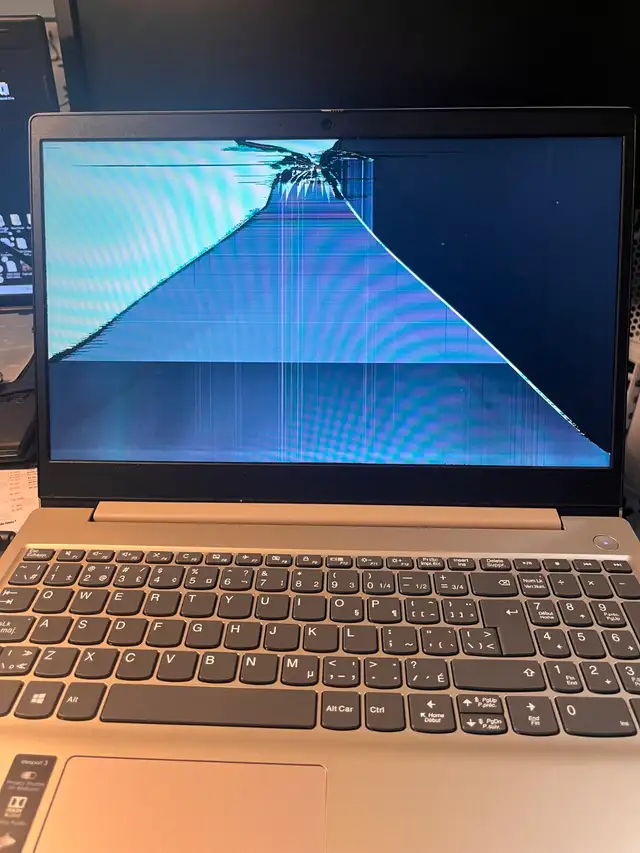 MacBook Screen Repair in North York | Cracked or Broken Display?