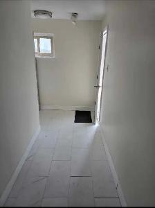 1 bedroom basement - Photo 3