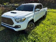 2018 Toyota Tacoma - Photo 2