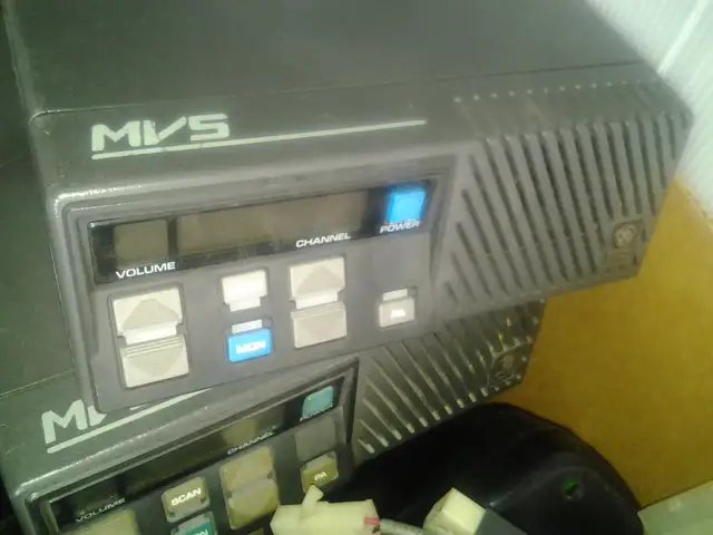 GE / Ericsson GE MVS VHF 150-174mhz 30watt vhf 5  units 200  uhf