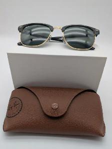 (B5519) Ray-Ban RB3016 Clubmaster W0365 Black Gold G-15 Sungl...