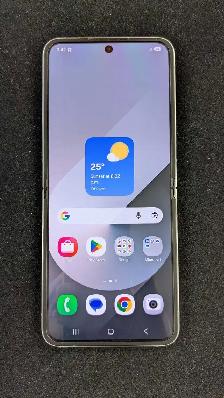 Samsung Galaxy Z Flip 6 — 256GB (Unlocked)