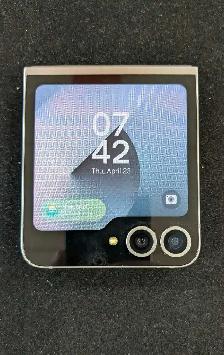 Samsung Galaxy Z Flip 6 — 256GB (Unlocked) - Photo 2