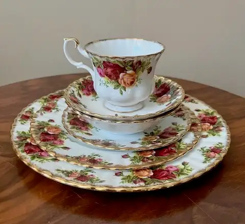 6 Piece Set Royal Albert Old Country Roses Bone China