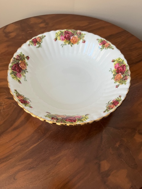 Vintage (1962–1973) Royal Albert Old Country Roses Serving Bowl