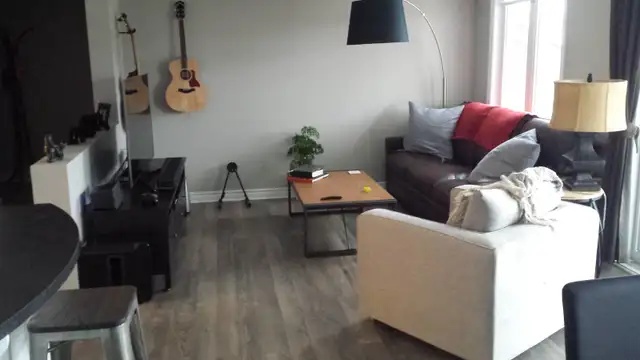 Upscale BARRHAVEN 2Bed  1.5 Bath  Penthouse Condo for Nov 01st
