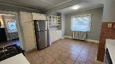 2-Bedroom Main & Upper Floor House – Downtown Brampton – Nov - Photo 5