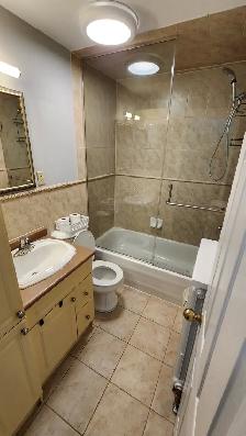 2-Bedroom Main & Upper Floor House – Downtown Brampton – Nov - Photo 6