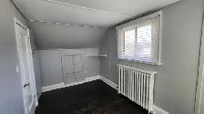 2-Bedroom Main & Upper Floor House – Downtown Brampton – Nov - Photo 9