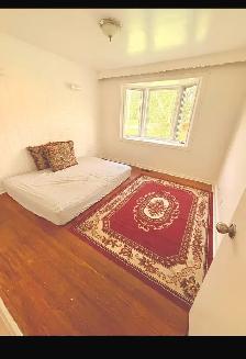 Furnished Room for Rent – Central Pickering