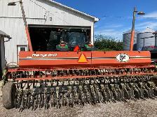 TYE GRAIN DRILL FOR SALE - Photo 3