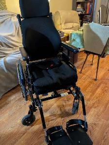 Wheel chair with seat belt